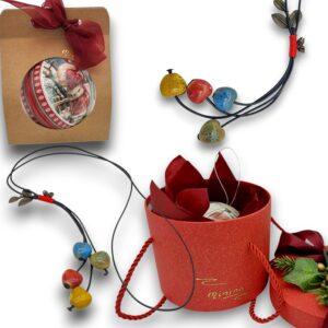 Colier portelan colorat in glob cadou Crăciun 8cm