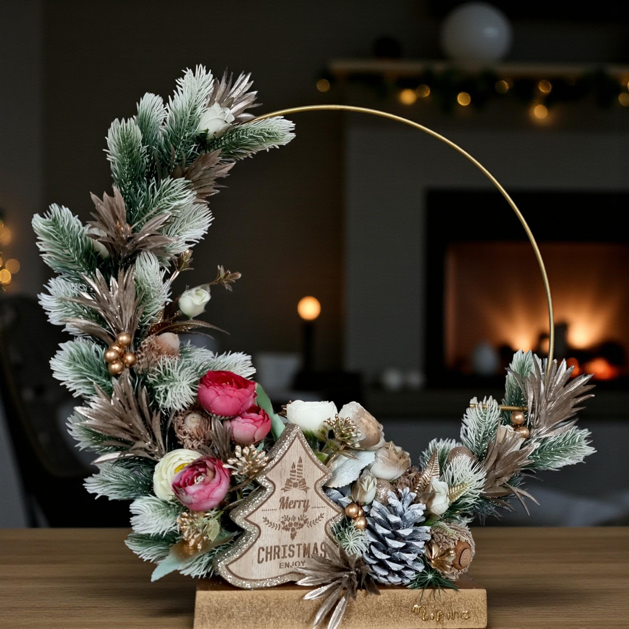 Aranjament alb Craciun, cerc metalic 40 cm 2 Aranjament alb Craciun, cerc metalic 40 cm
