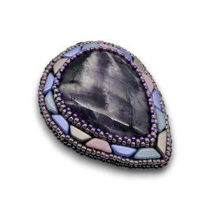 Broșă artizanală cu ametist natural, 68 mm