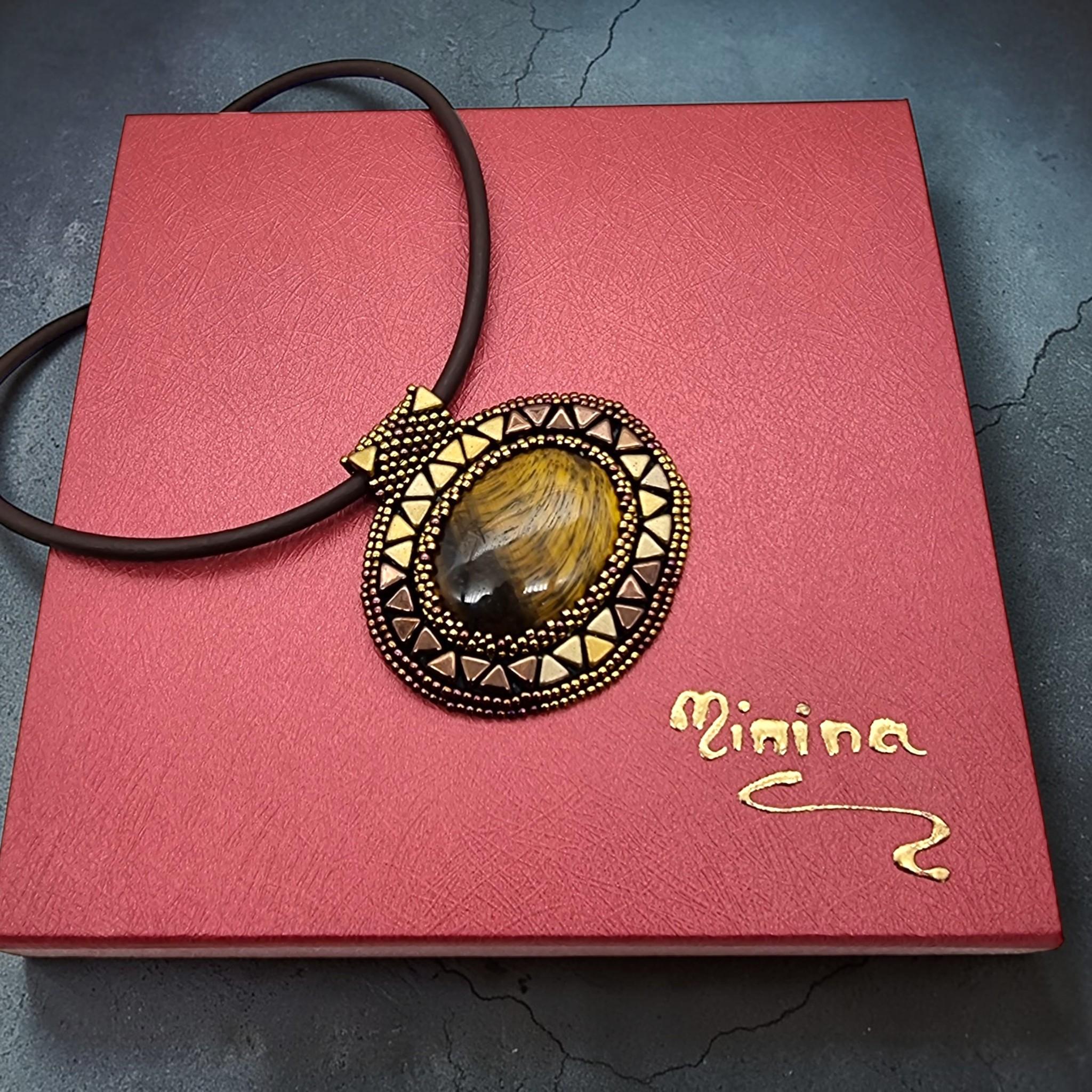 Colier la baza gâtului cu Ochi de tigru, pandantiv 62/50mm 2 Colier la baza gâtului cu Ochi de tigru, pandantiv 62/50mm