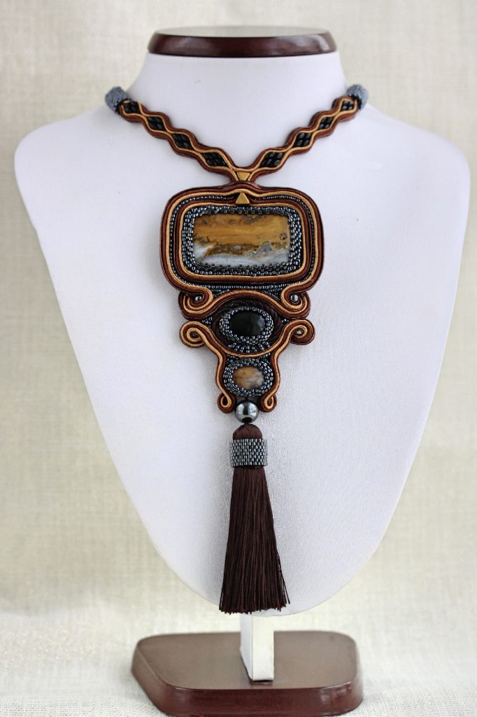 Colier soutache