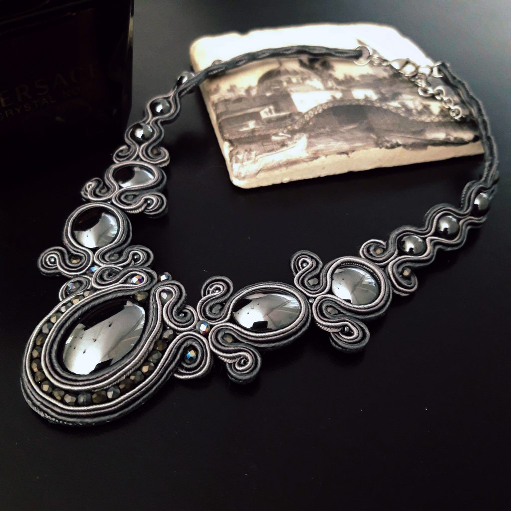 Colier soutache hematite negre