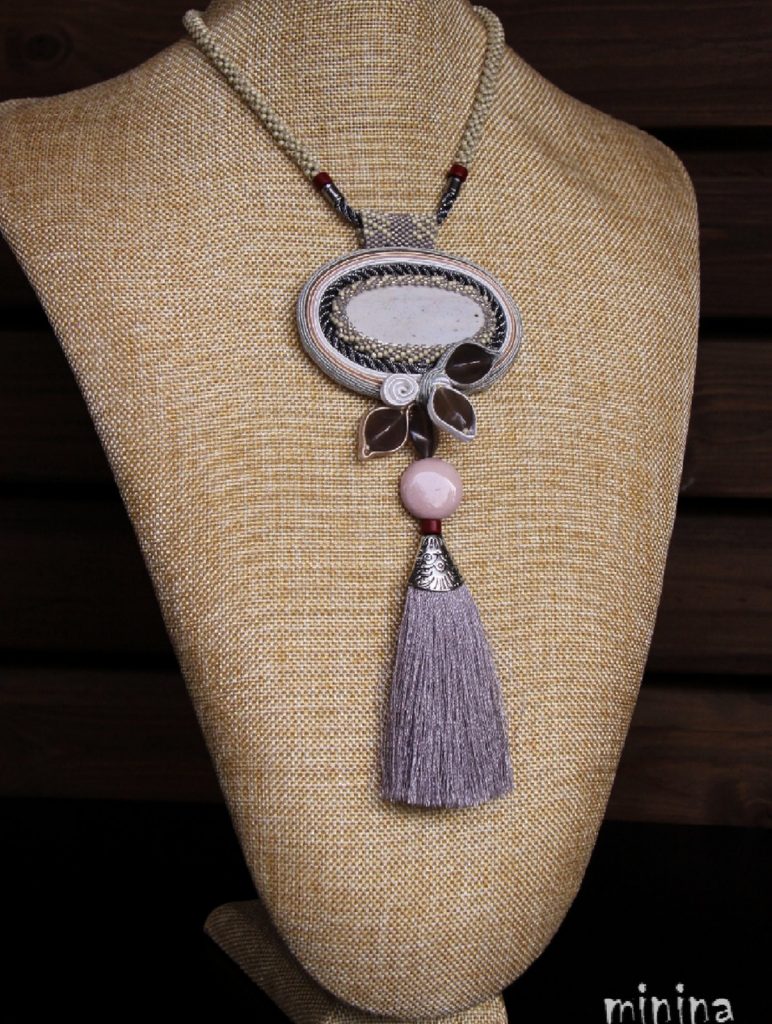 Colier Soutache Jasper alb, ciucur