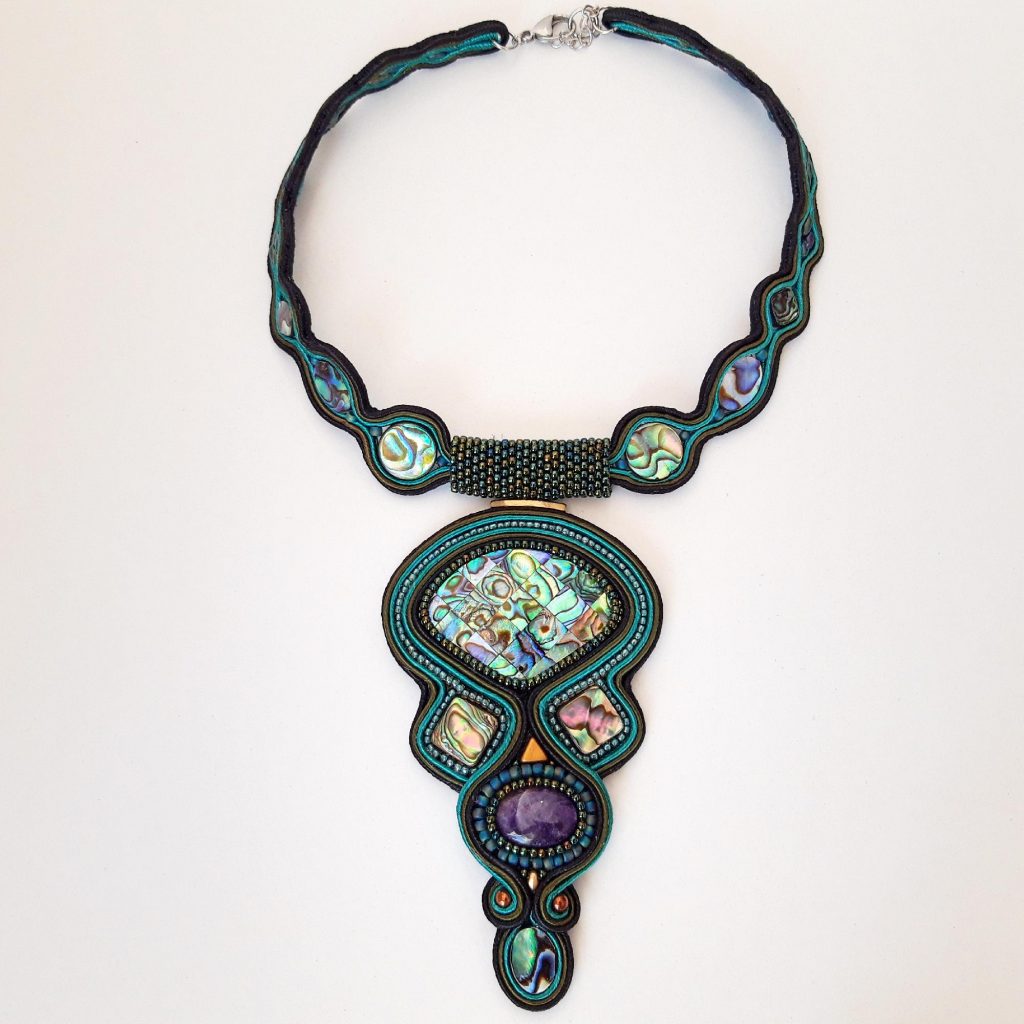 Colier soutache turquoise cu Paua shell